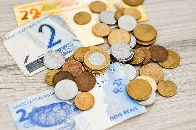 83% dos brasileiros fizeram cortes no orçamento em 2021, apontam CNDL e SPC Brasil