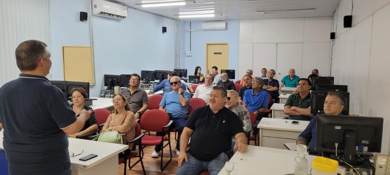 Filiados de CG aderem ao protesto no Centro Administrativo