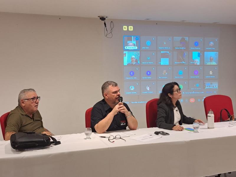 Auditores discutem decreto e vão definir campanha salarial