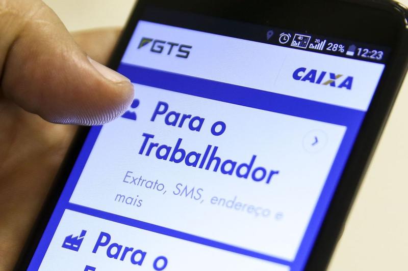 Pagamento a demitido que aderiu ao saque-aniversário do FGTS começa nesta quinta (6)