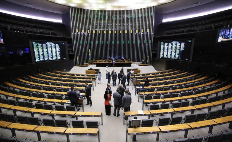 Câmara aprova urgência para proposta que isenta de Imposto de Renda os salários de até R$ 5 mil