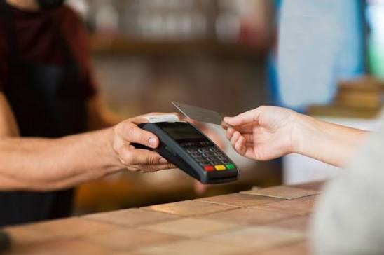 O que acontece quando você paga apenas o mínimo do cartão de crédito